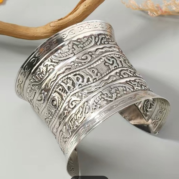 Cuff bangle - Picture 2 of 2